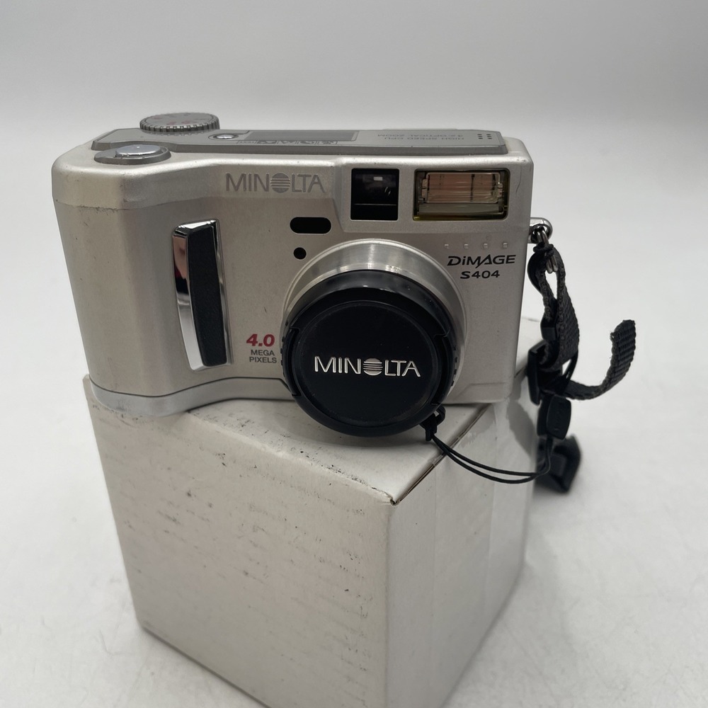 Minolta DIMAGE S404 4.0 MP Digital Camera 4X Zoom+Batteries+Memory Card